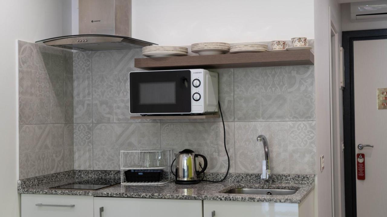 One Bedroom apartment one large or two single beds