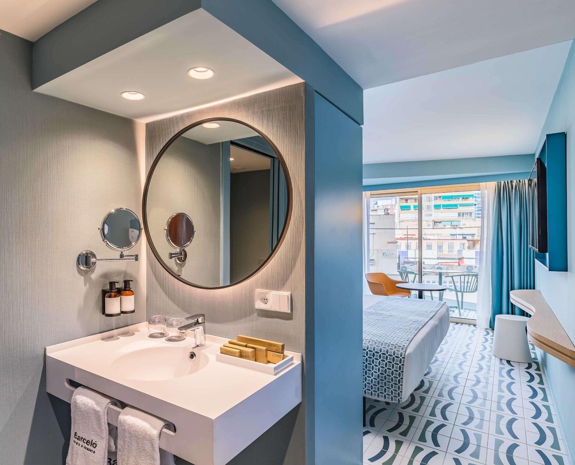 Superior Double or Twin Room Lateral Sea View