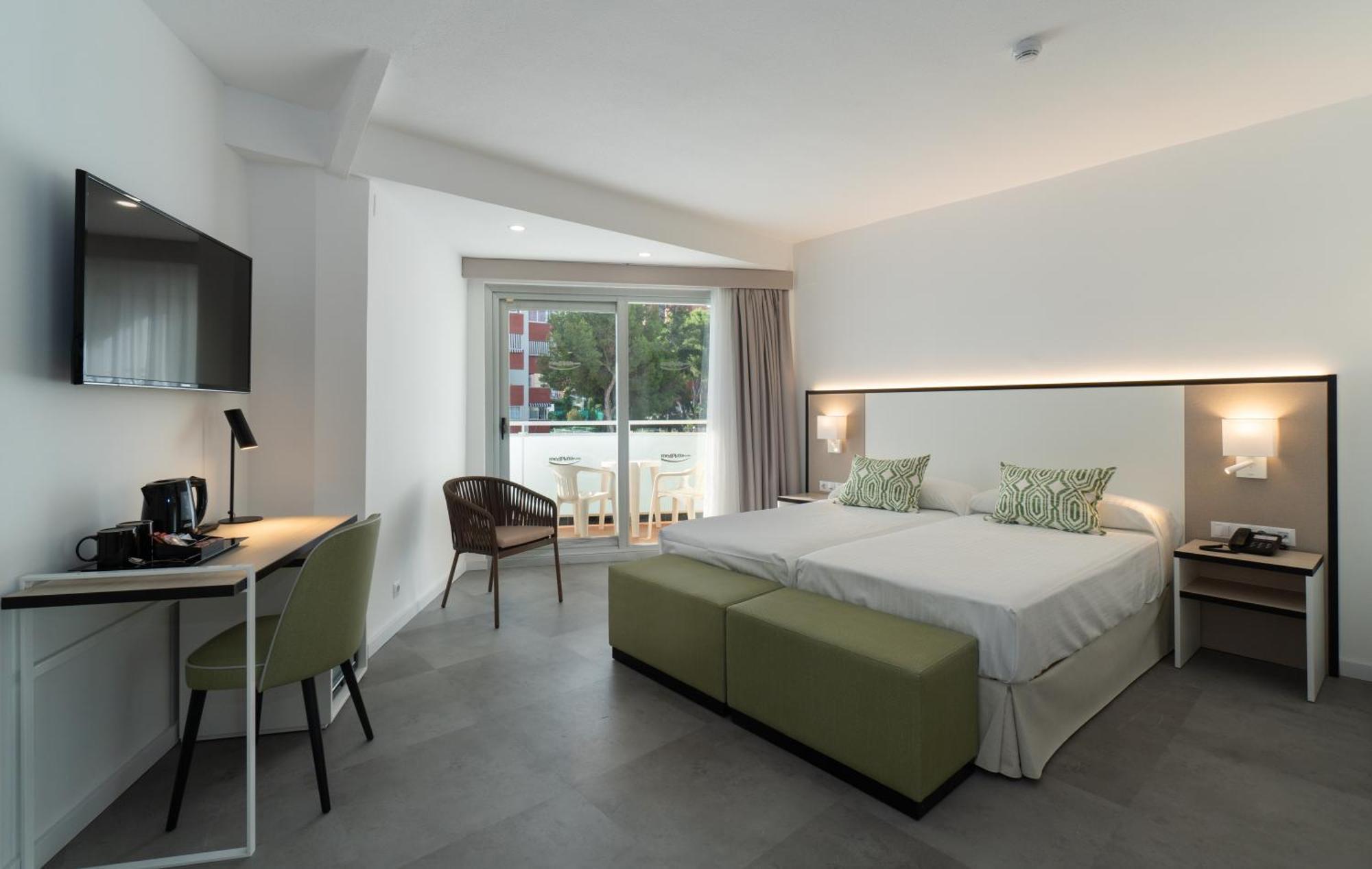 Twin Room with Balcony (3 Adults)