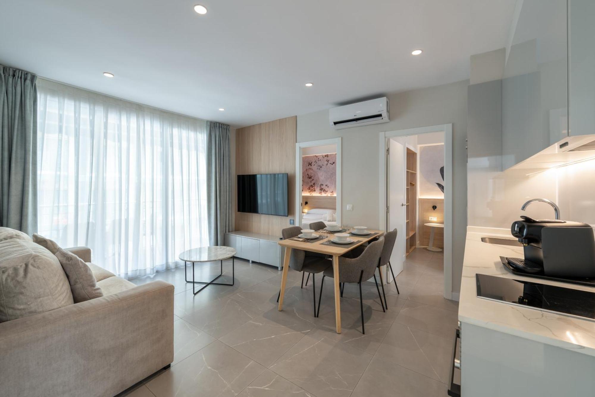 Three-Bedroom Deluxe Apartment