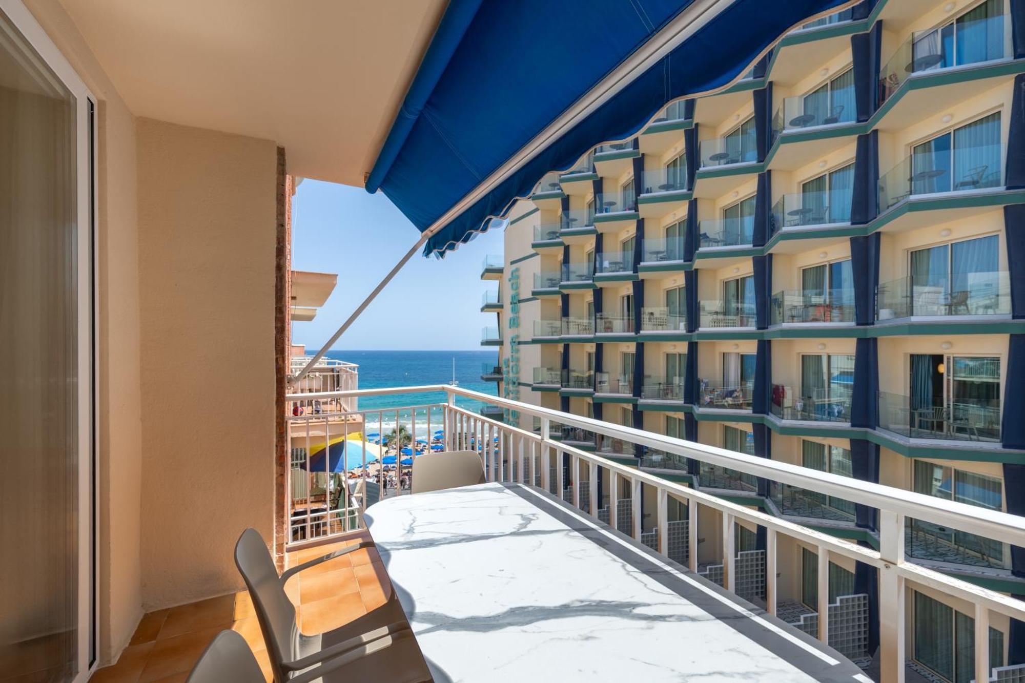 Family Three-Bedroom Apartment Lateral Sea View