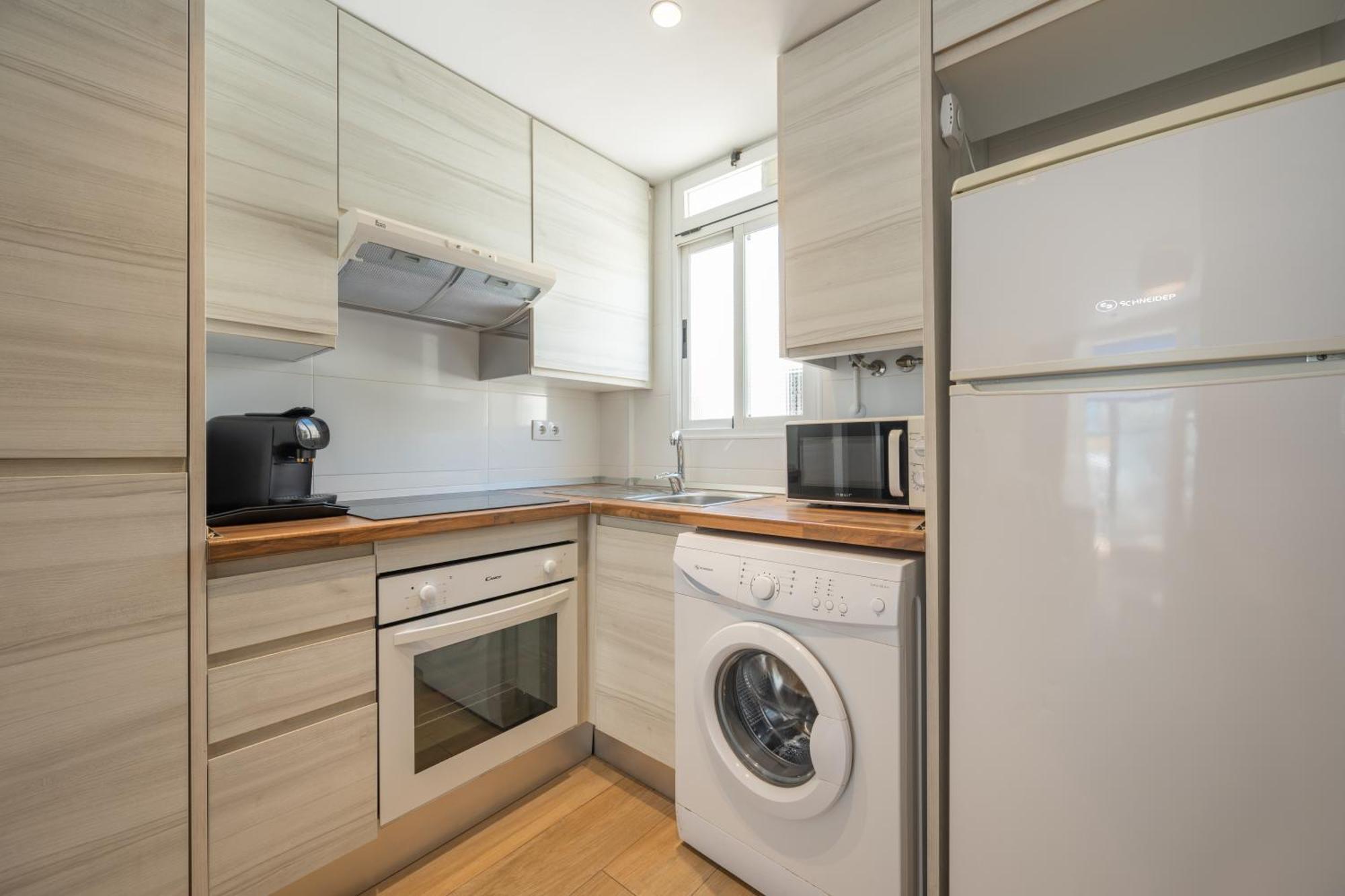 Family Three-Bedroom Apartment Lateral Sea View