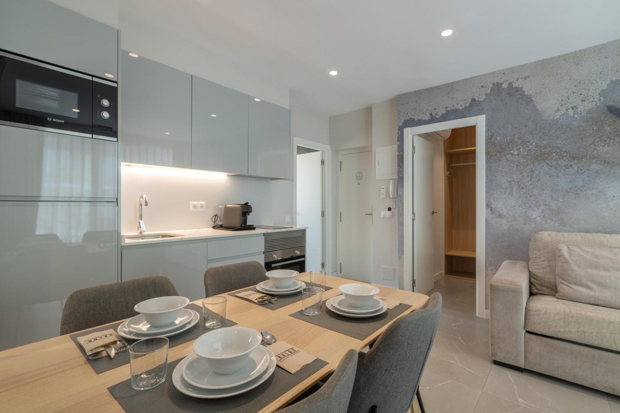 Three-Bedroom Deluxe Apartment