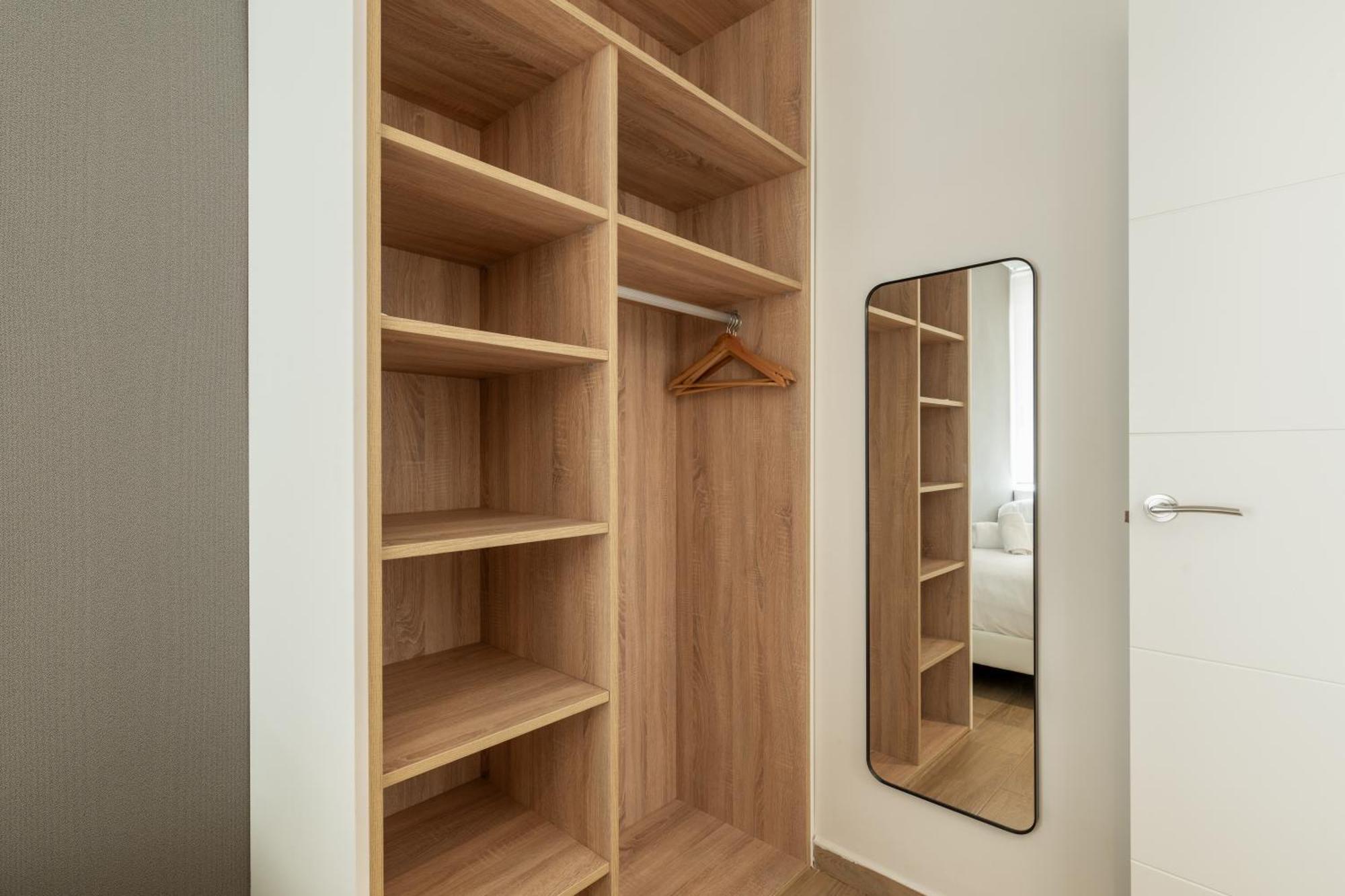 Family Three-Bedroom Apartment Lateral Sea View
