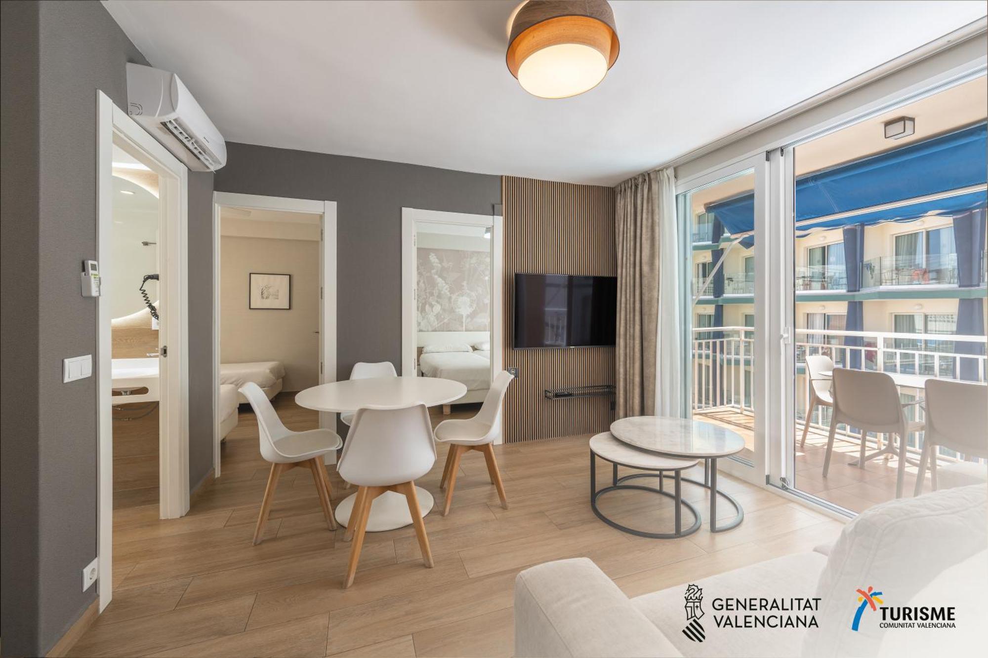 Family Three-Bedroom Apartment Lateral Sea View