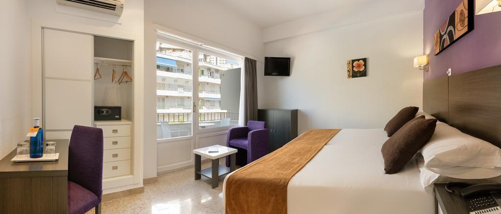 Standaard Tweepersoonskamer met 1 of 2 Bedden en Balkon