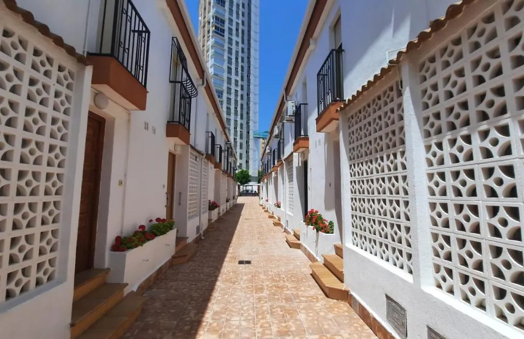 Two Bedroom Townhouse Bungalow In A Secure Complex In Benidorm Free Wifi-1
