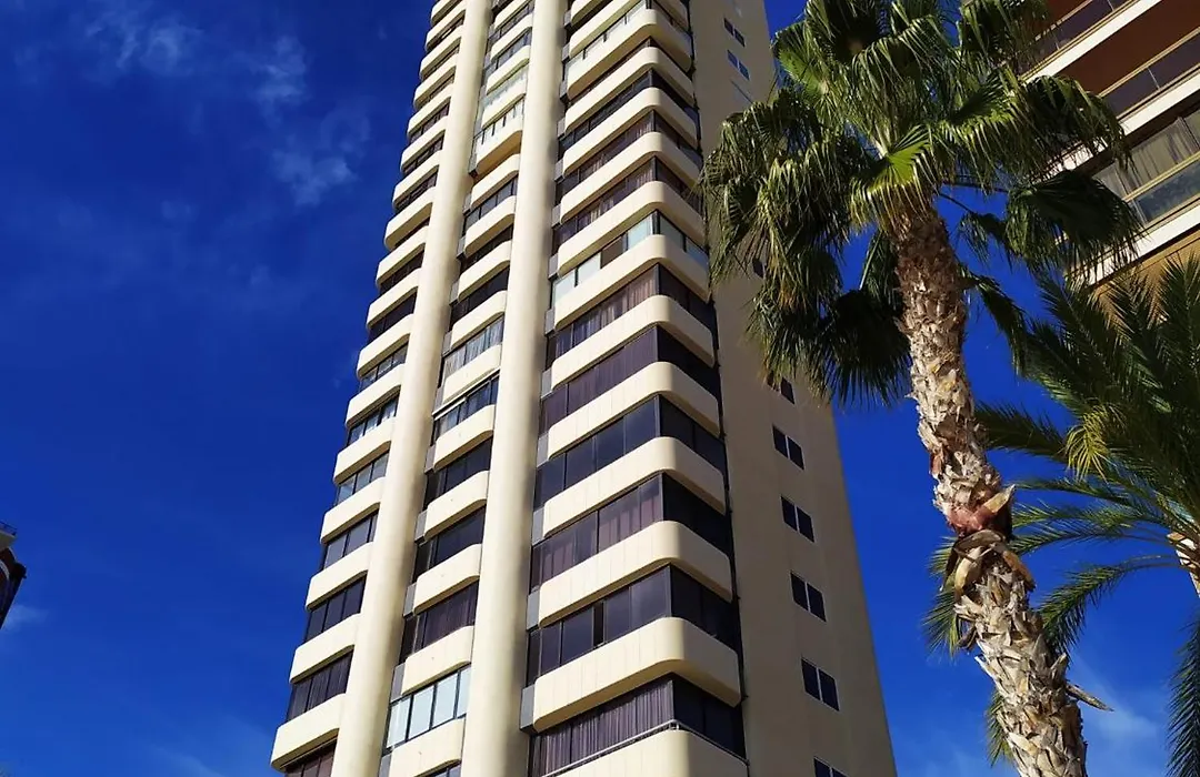 Luminoso Apartamento en Primera Línea de Playa-1