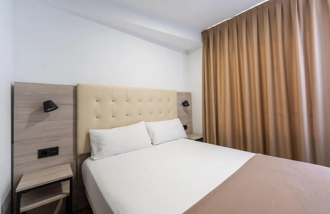 Hotel Queens - Adults Only-1