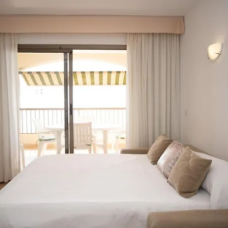 Apartamentos Maria Cristina Beach-3