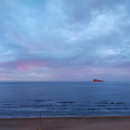Luminoso Apartamento en Primera Línea de Playa-3