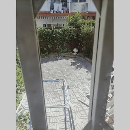 2 Bedroom Townhouse In Beautiful Gated Complex-3