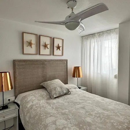 Apartamento Mediterraneo, Muy Centrico, En Plaza Triangular, Soleado, Con Jardines Y Piscina Y La Playa Enfrente Andando, Con Parking Exterior Comunitario-3