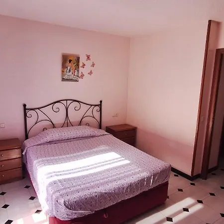 Apartamentos Casa May 1- Centro Benidorm-Solo Mayores De 30 Anos Y Familias-3