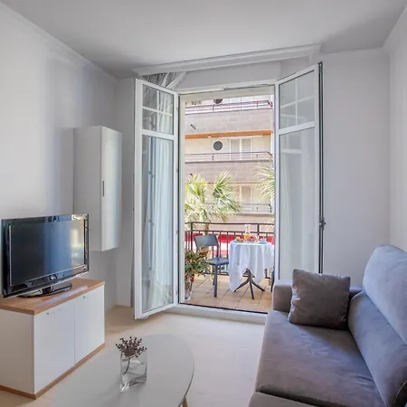 Apartamentos Senabre Palais-3